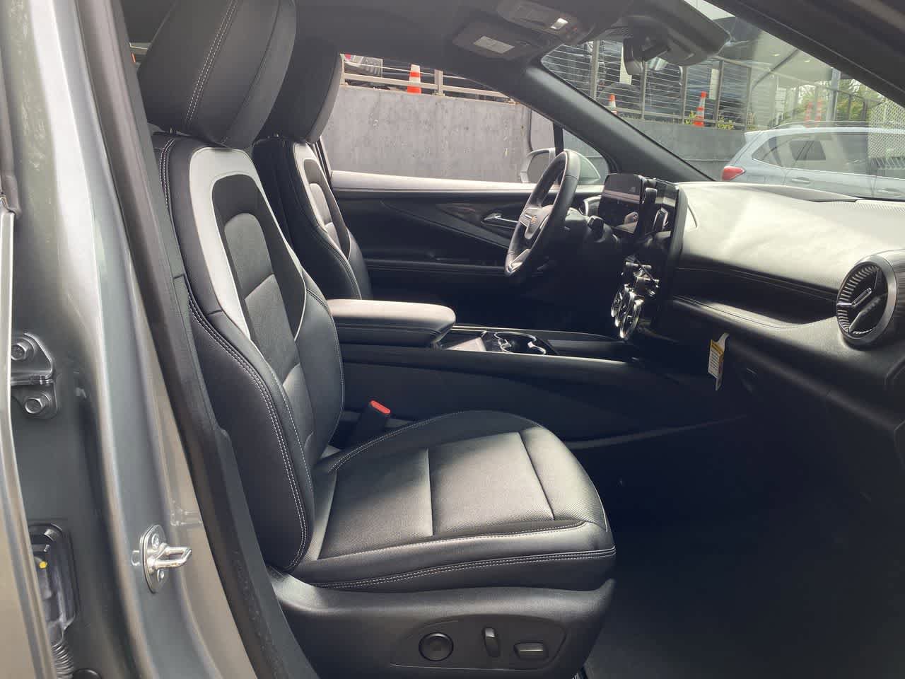 Used 2024 Chevrolet Blazer EV LT AWD/4WD image 19