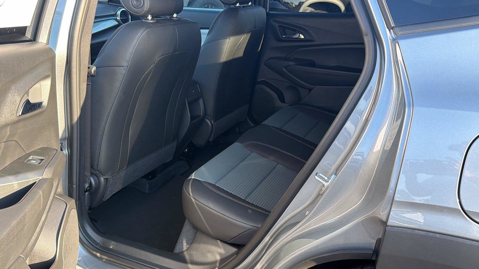 New 2026 Chevrolet Trax LT w/ Driver Confidence Package FWD image 18