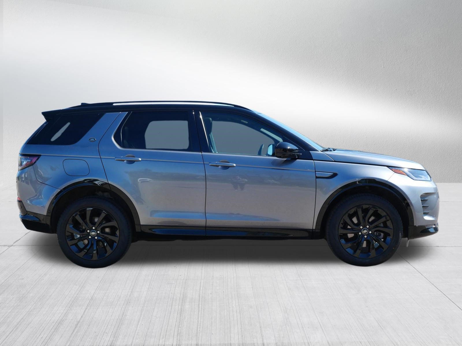 Used 2024 Land Rover Discovery Sport Dynamic SE AWD/4WD image 6