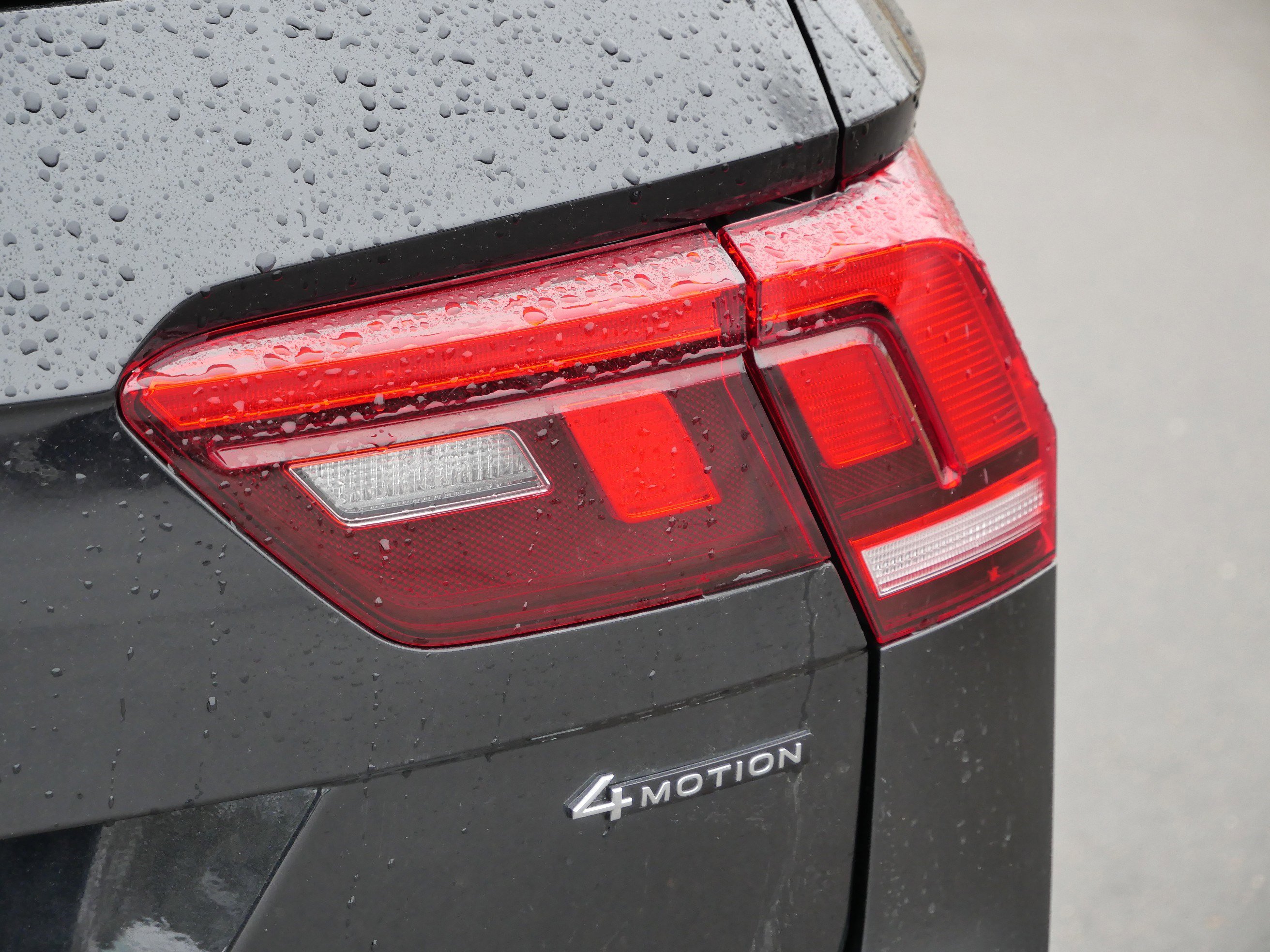 Used 2023 Volkswagen Tiguan SEL R-Line image 17