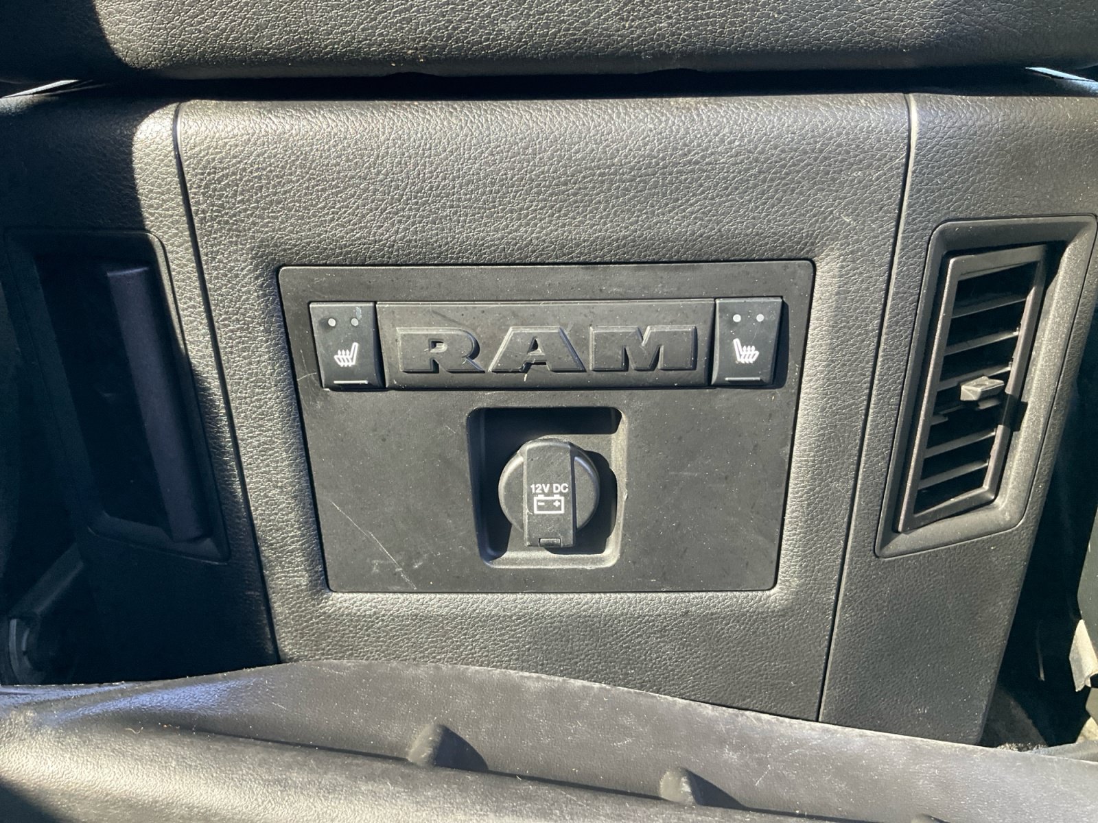 Used 2018 RAM 3500 Laramie AWD/4WD image 19