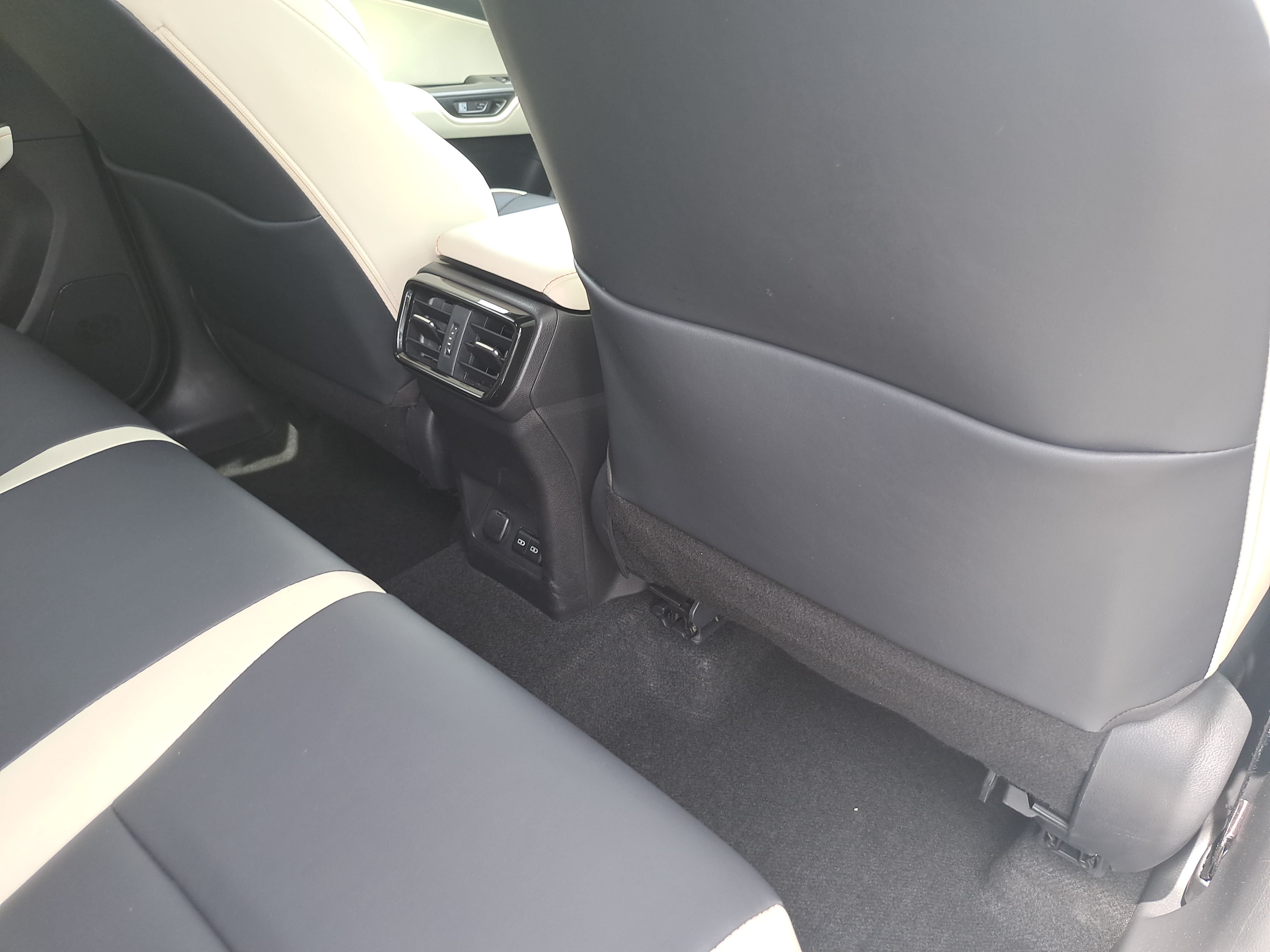 Used 2024 Lexus NX 250 FWD w/ Towing Package (2000 Lbs) image 11