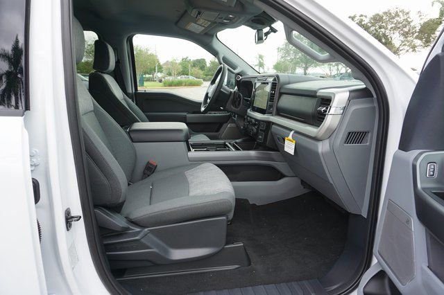 New 2026 Ford F350 XLT w/ XLT Premium Package AWD/4WD image 3