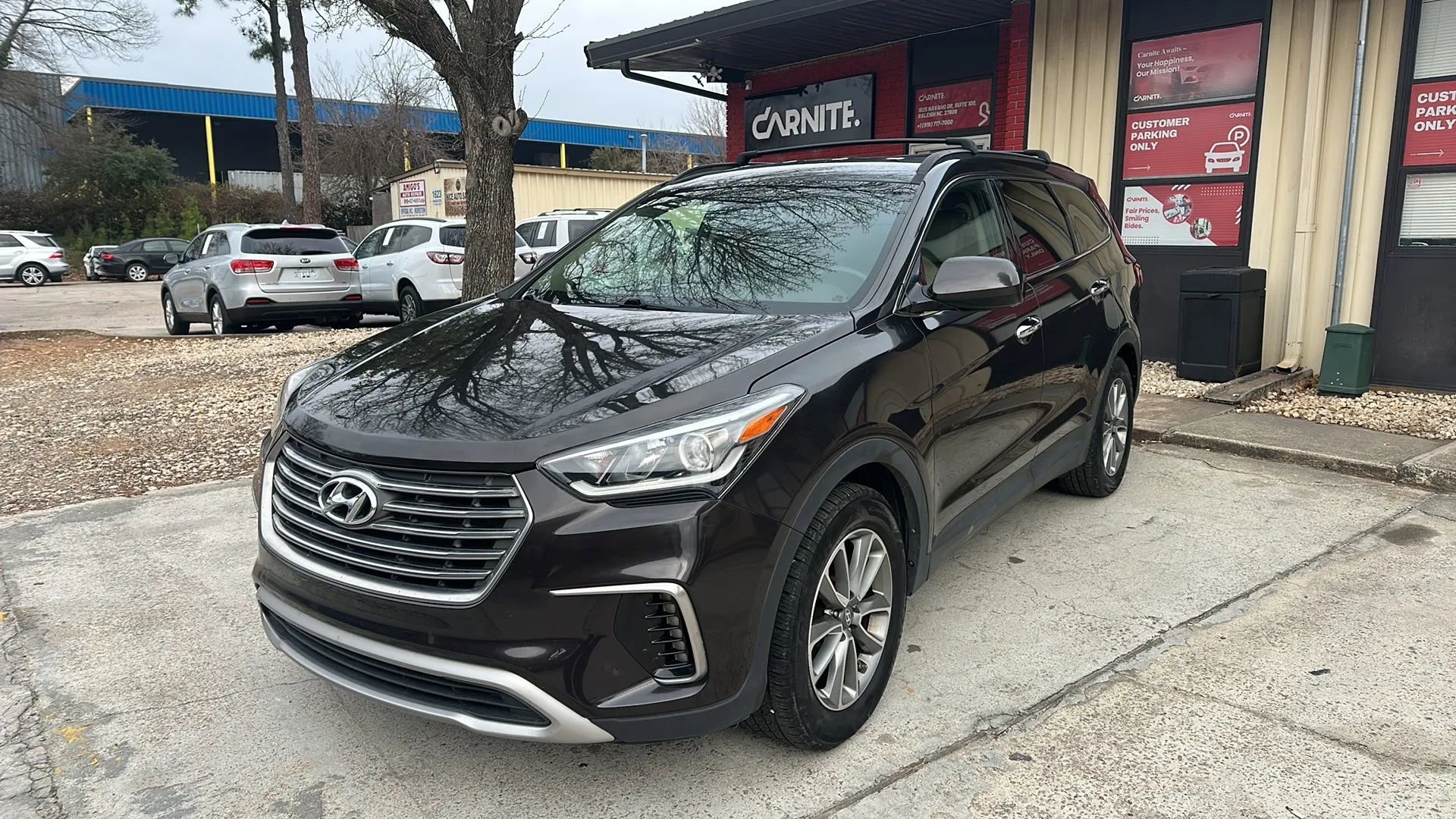 Used 2018 Hyundai Santa Fe SE image 1