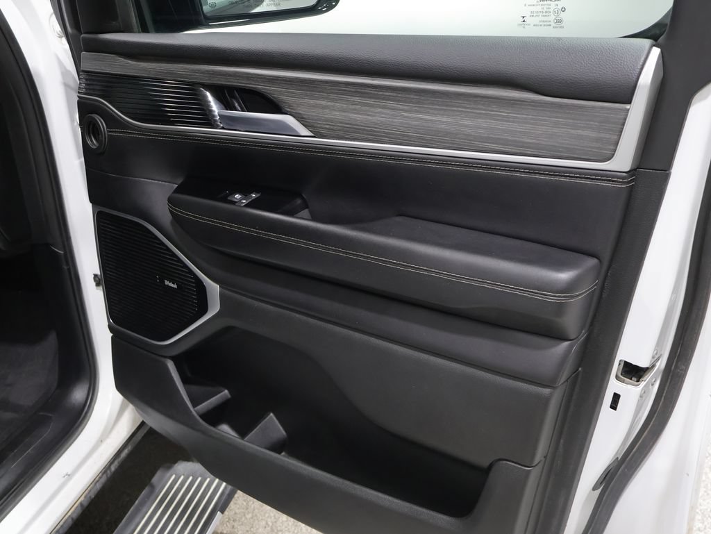 Certified 2023 Jeep Wagoneer Series III w/ Premium Group I AWD/4WD image 27