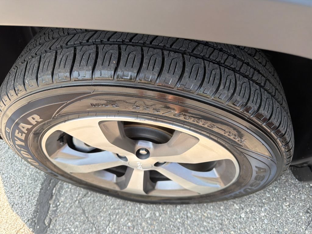 Used 2020 Jeep Cherokee Limited AWD/4WD image 32