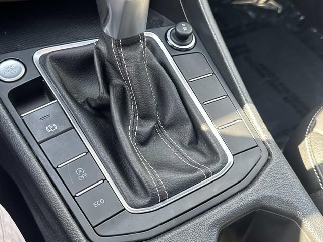 Certified 2022 Volkswagen Jetta SE w/ Panoramic Sunroof Package FWD image 23