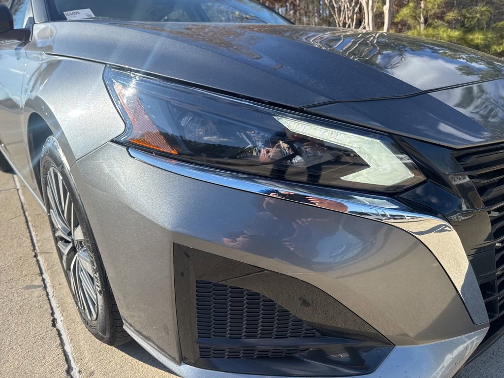 Used 2024 Nissan Altima 2.5 SV FWD image 12