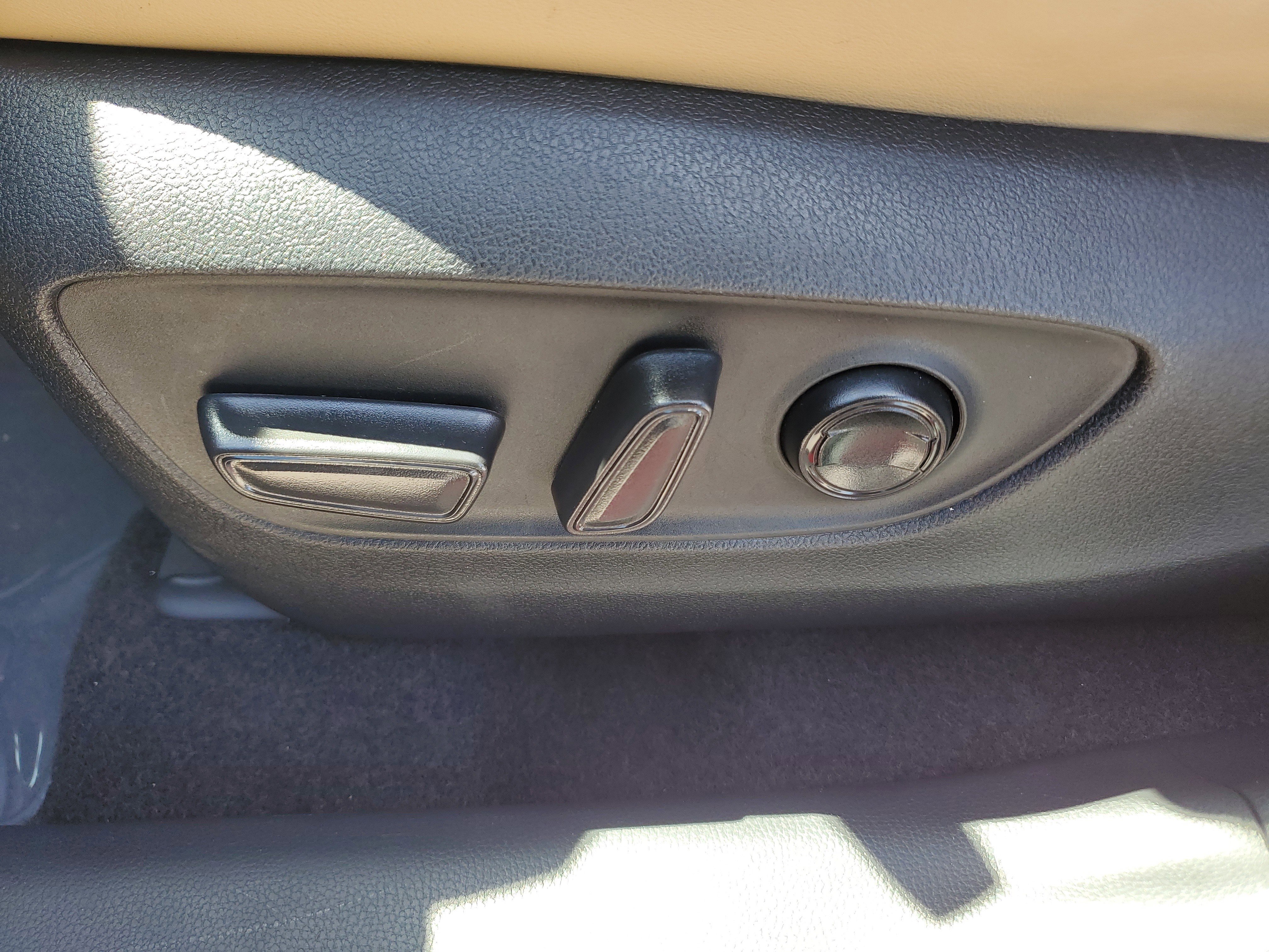 Used 2023 Toyota RAV4 Limited image 13