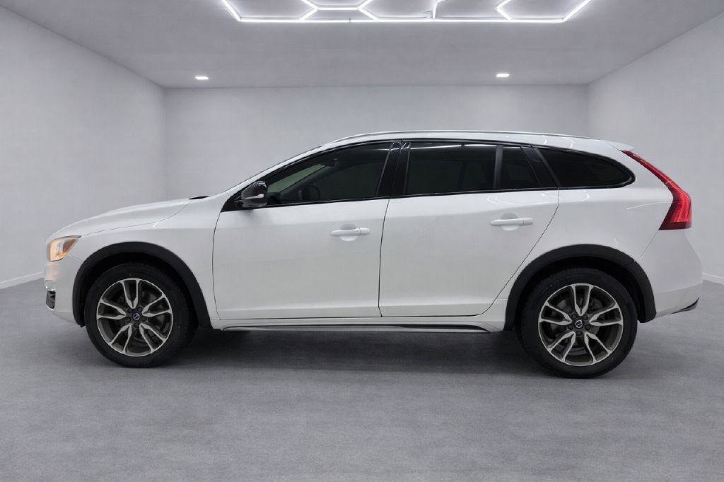 Used 2017 Volvo V60 T5 Cross Country w/ Convenience Package image 6