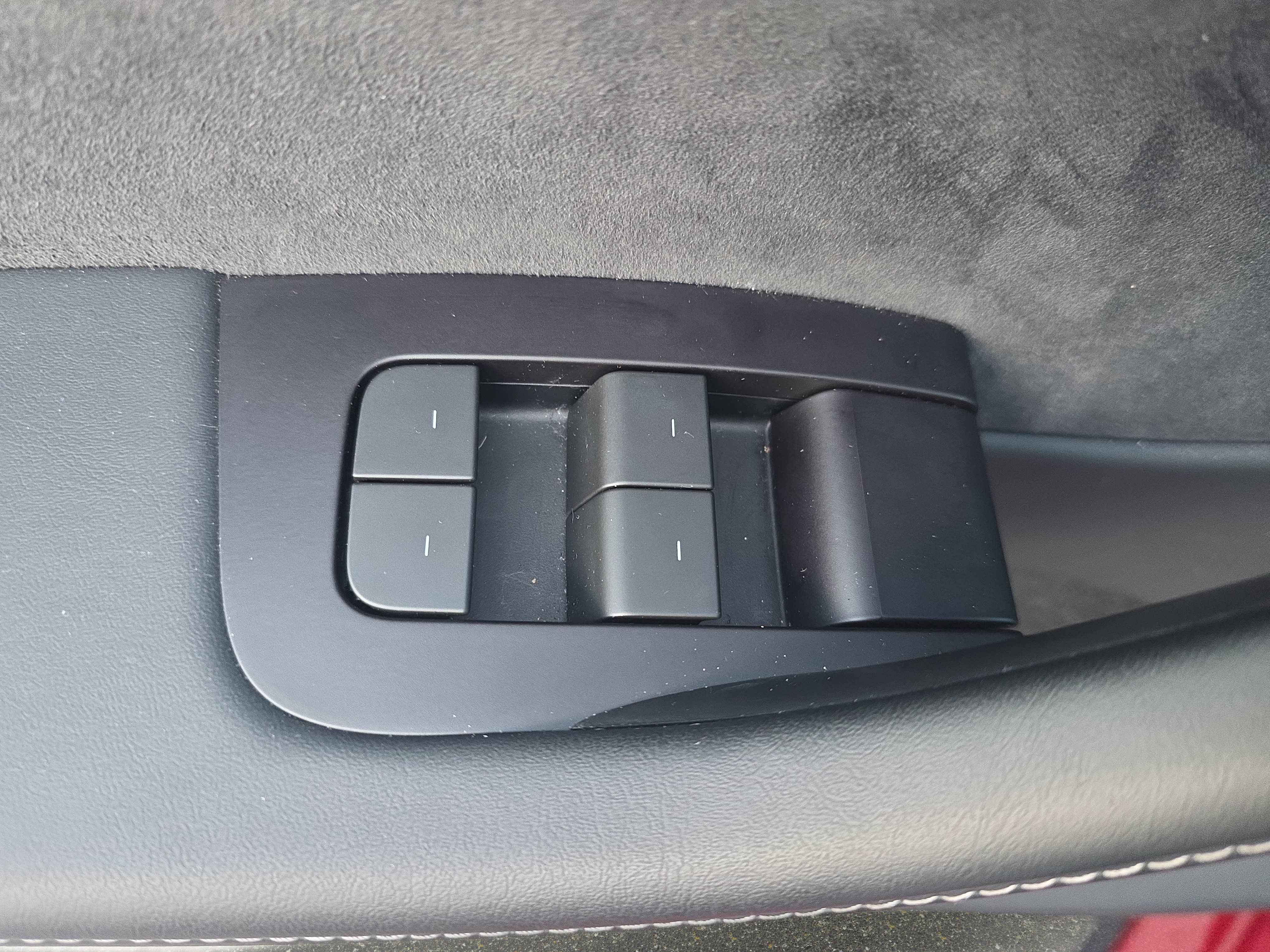Used 2024 Tesla Model Y Long Range AWD/4WD image 28
