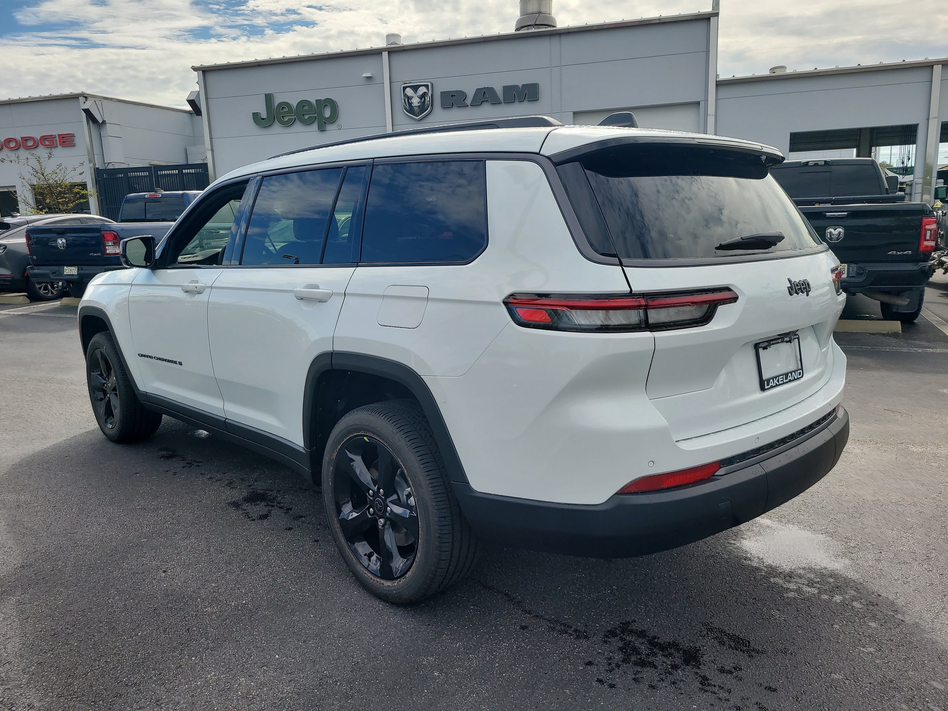 New 2027 Jeep Grand Cherokee L Limited RWD image 8