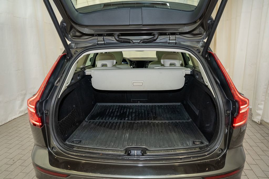 Used 2019 Volvo V60 T5 Momentum image 5