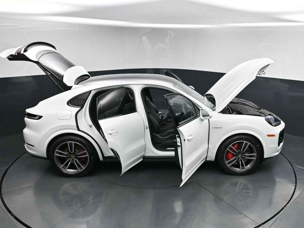 Used 2024 Porsche Cayenne Turbo AWD/4WD image 31