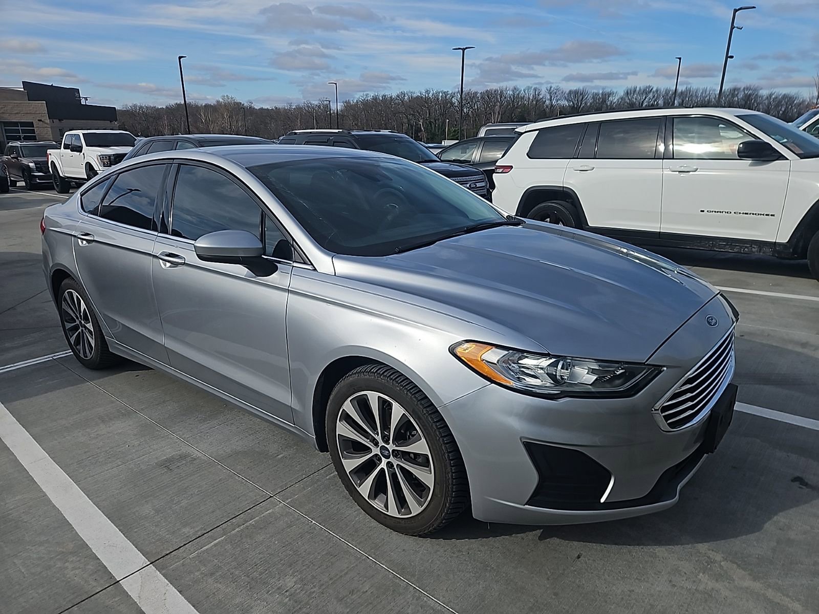 Used 2020 Ford Fusion SE image 3
