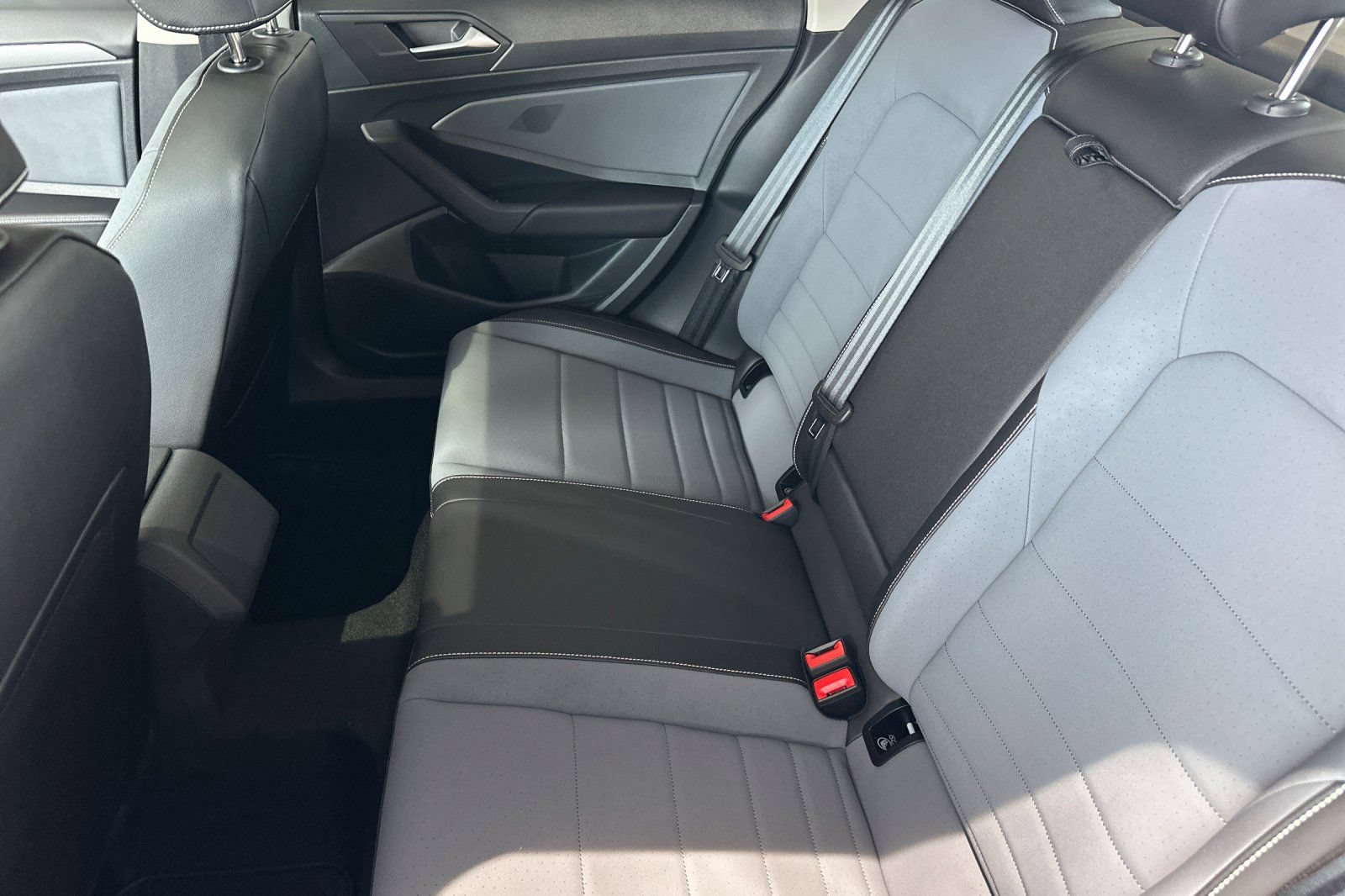 New 2026 Volkswagen Jetta SE FWD image 10
