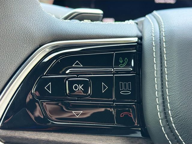 Used 2023 Jeep Grand Cherokee Overland w/ Luxury Tech Group IV AWD/4WD image 36