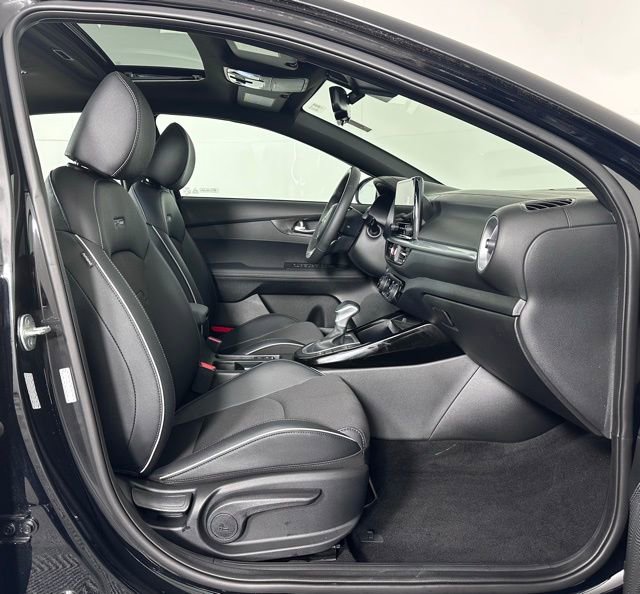 Used 2023 Kia Forte GT-Line w/ GT-Line Premium Package image 28