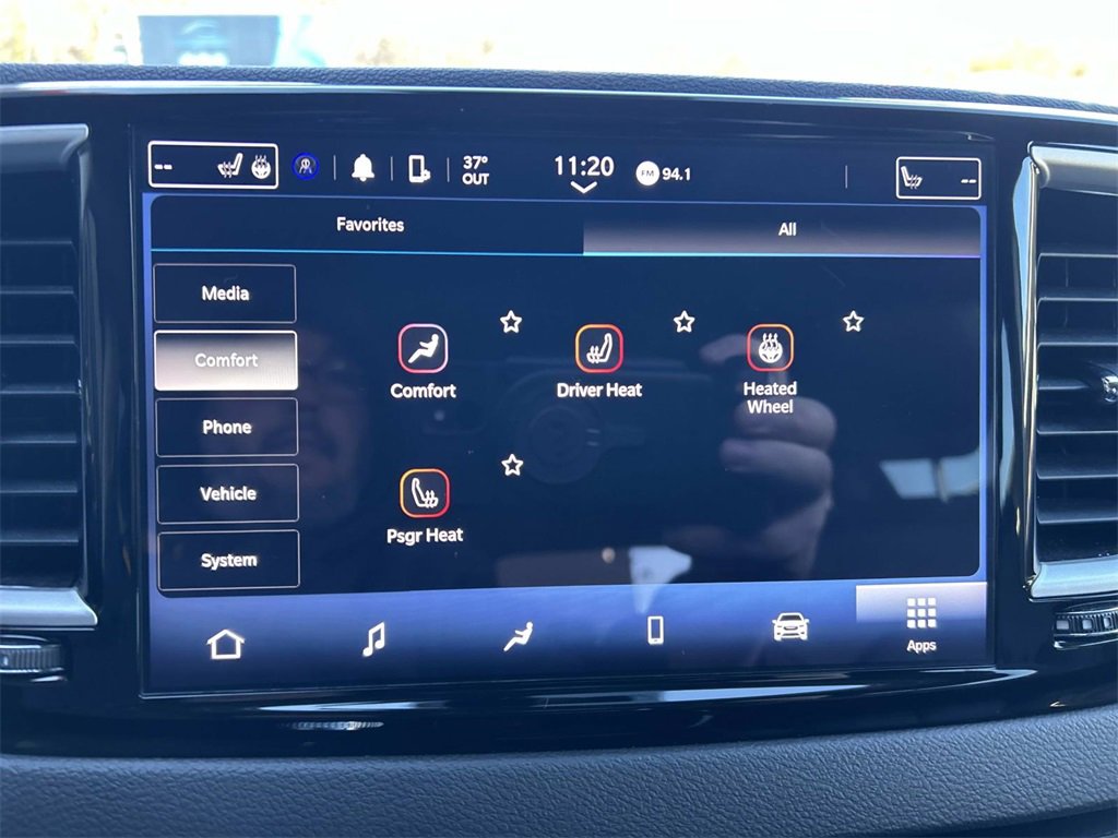 Used 2024 Chrysler Pacifica Touring-L image 29