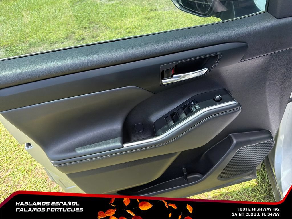 Used 2022 Toyota Highlander XLE FWD image 13