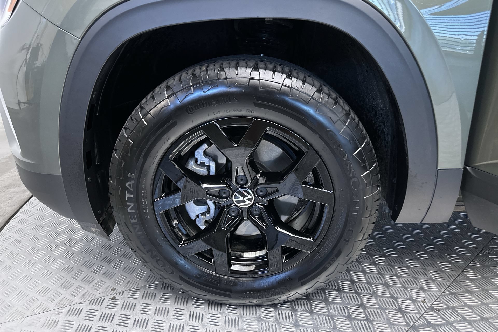 Used 2024 Volkswagen Atlas Peak Edition SE AWD/4WD image 28