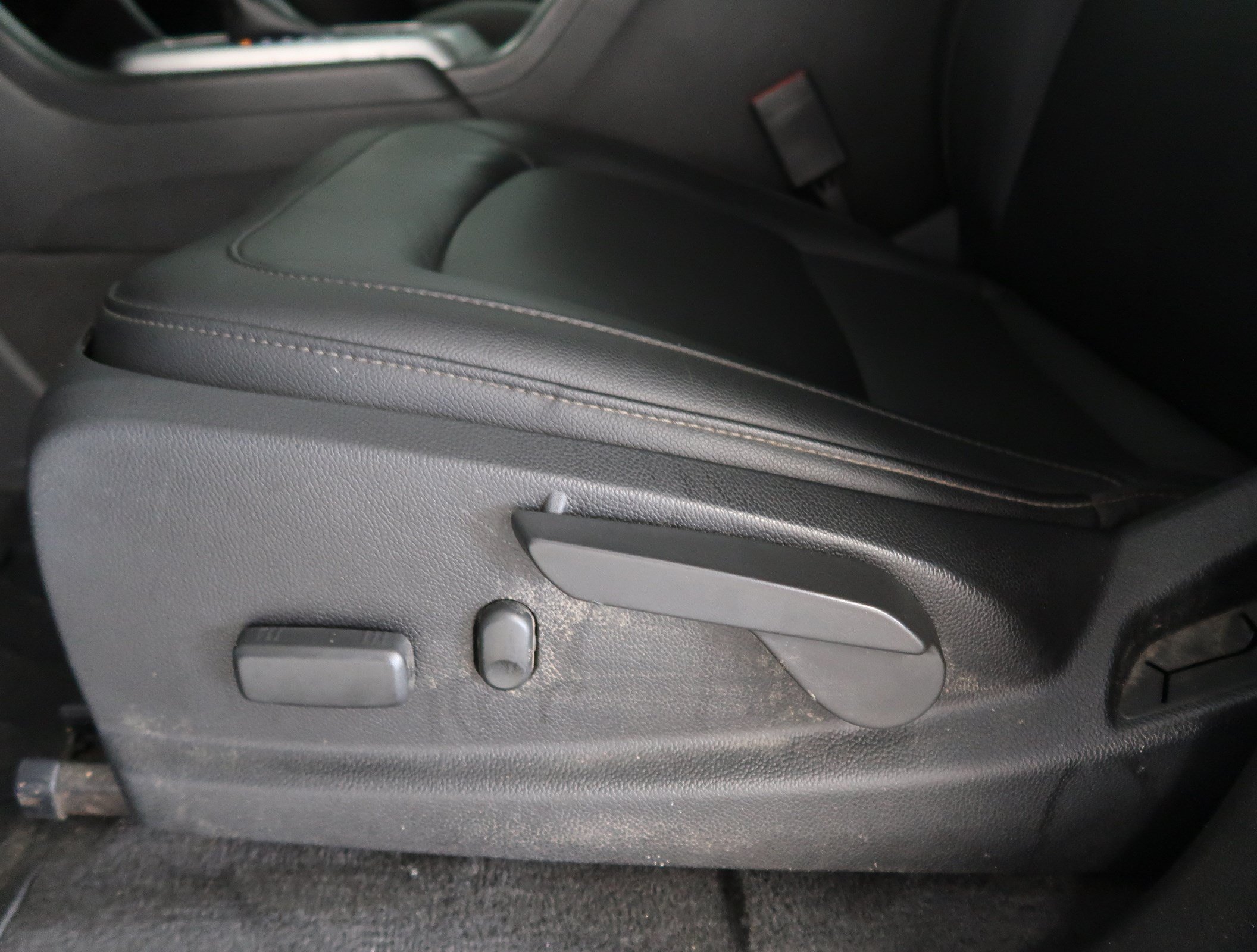 Used 2019 Chevrolet Colorado LT w/ Luxury Package, Chrome AWD/4WD image 16