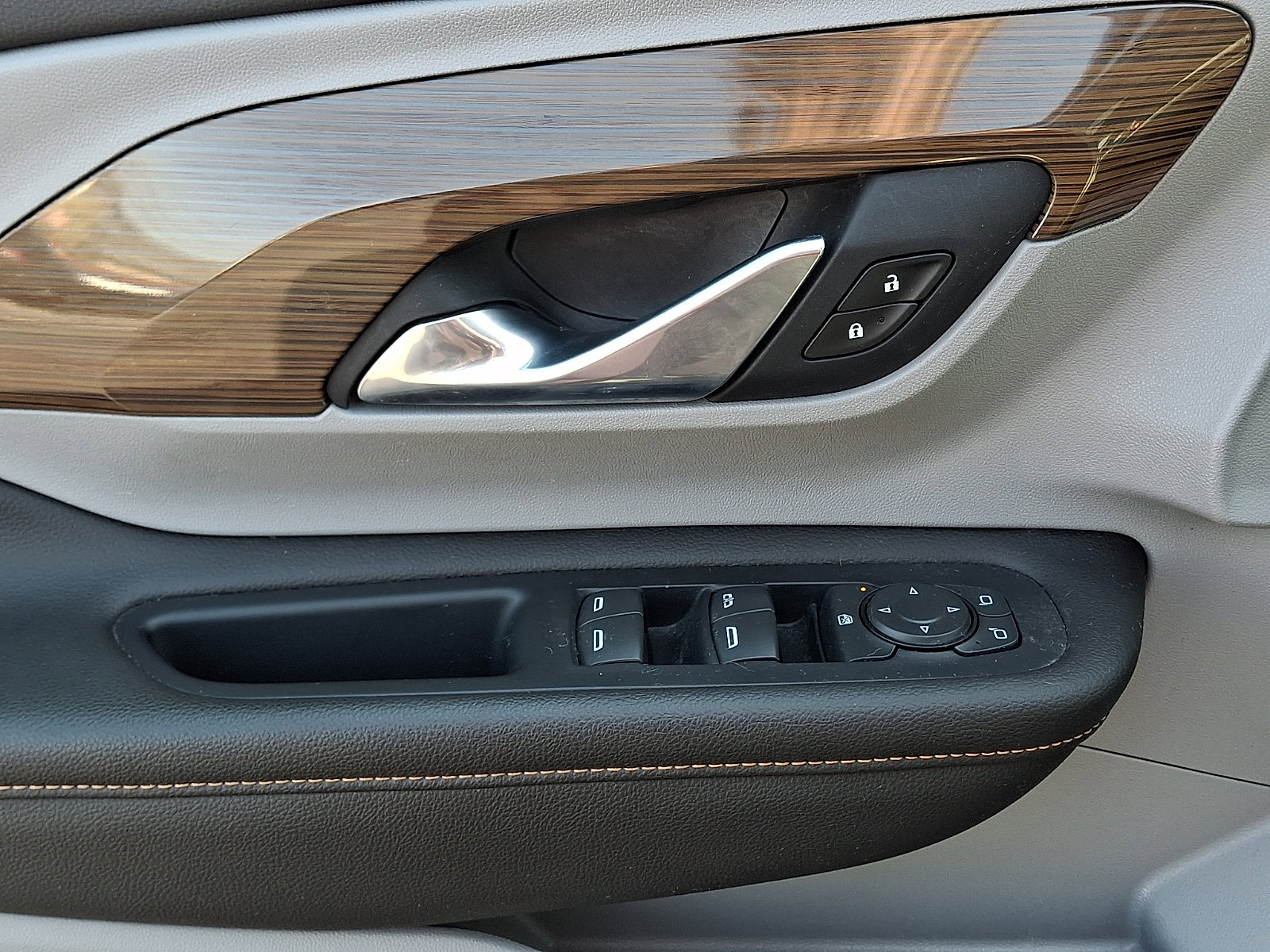 Used 2020 GMC Terrain SLE w/ Driver Convenience Package image 14