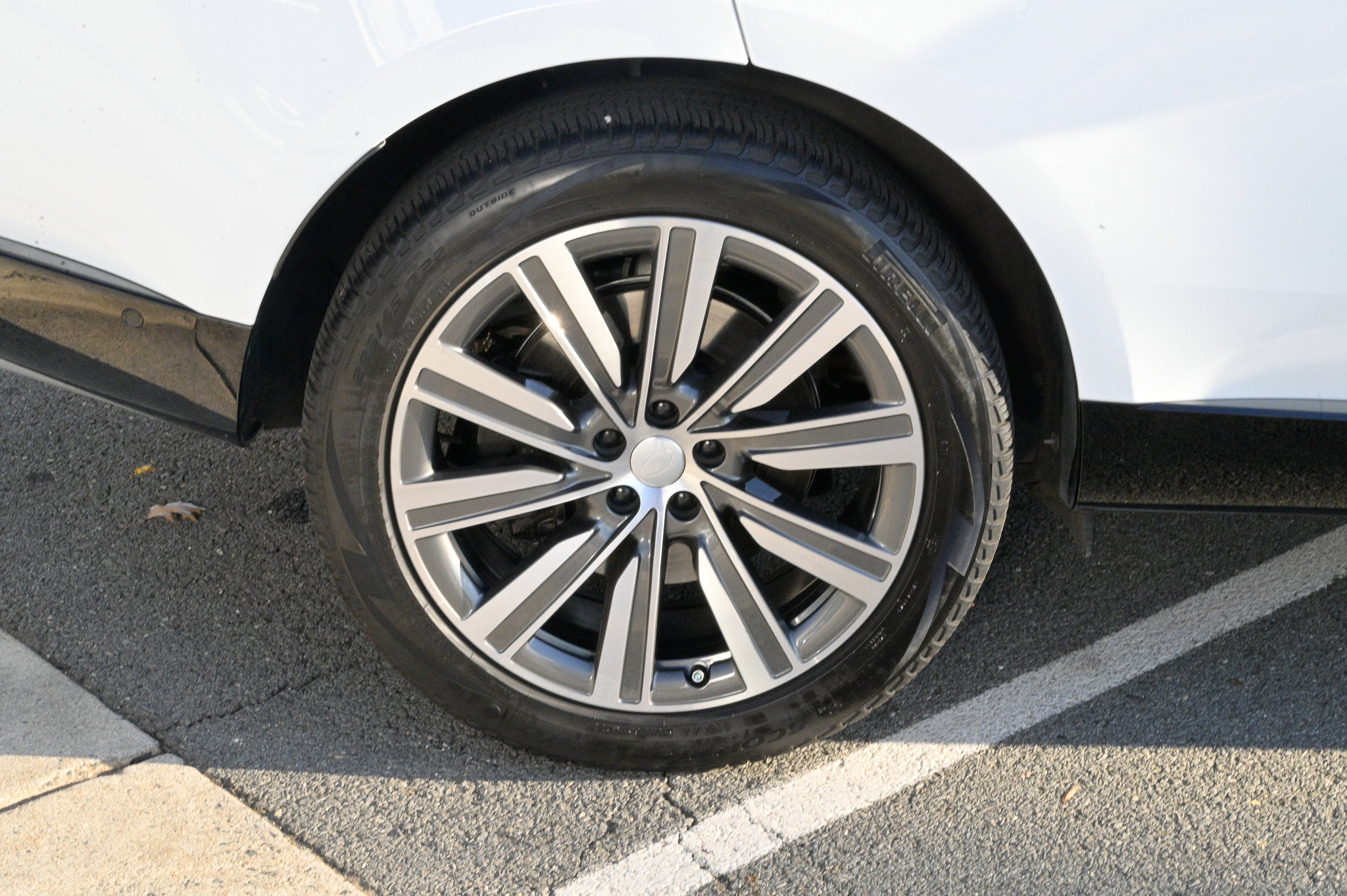 Used 2025 Land Rover Range Rover Long Wheelbase Autobiography image 11