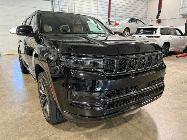 Certified 2025 Jeep Grand Wagoneer L Series III w/ Rear Seat Video Group 1 AWD/4WD image 1