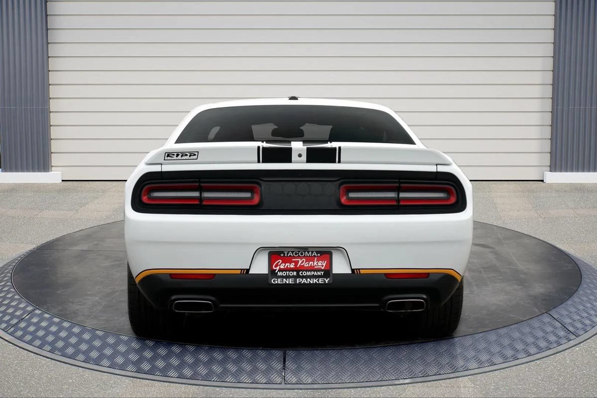 Used 2019 Dodge Challenger SXT RWD image 6
