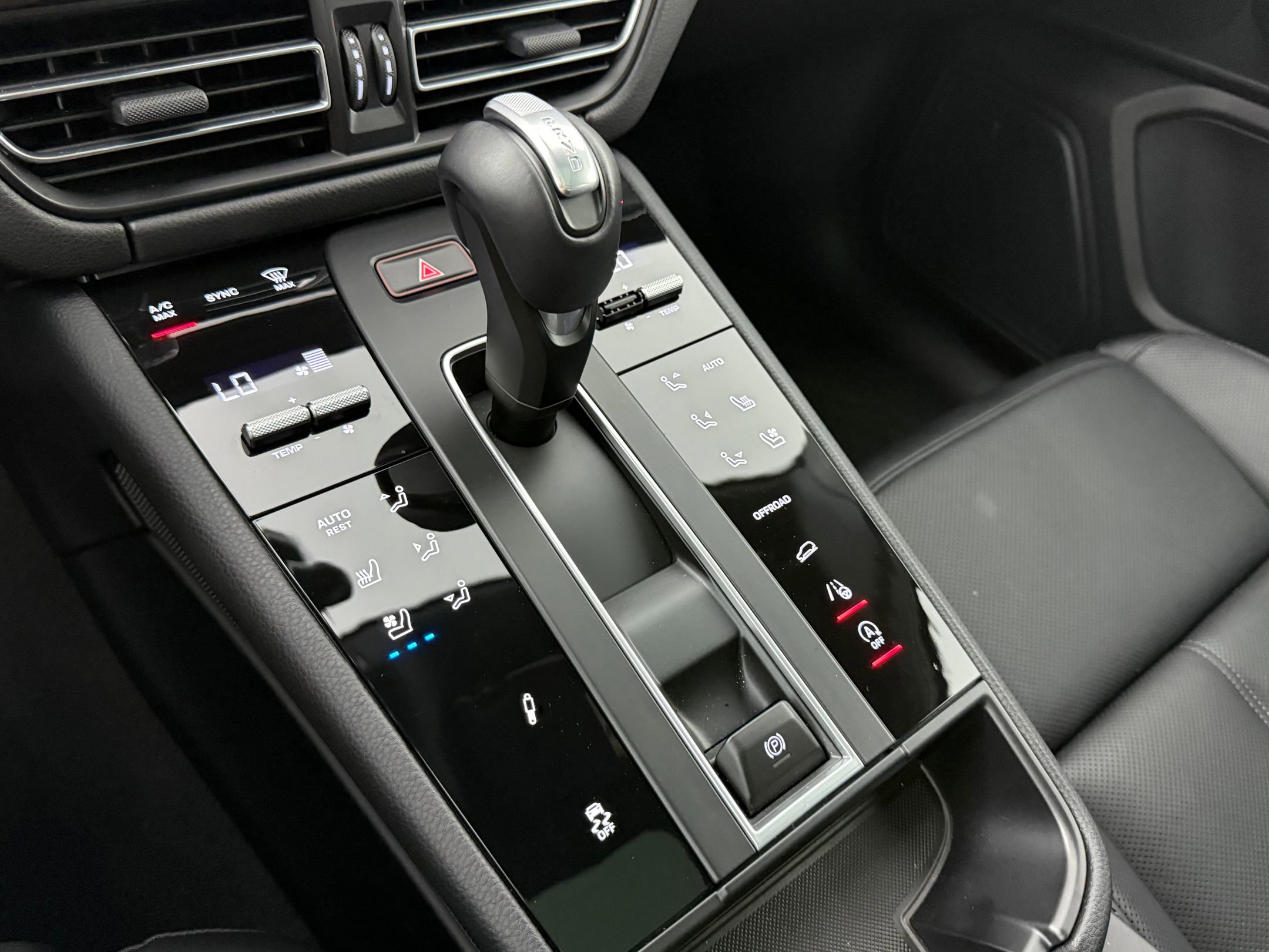 New 2025 Porsche Macan Turbo image 23