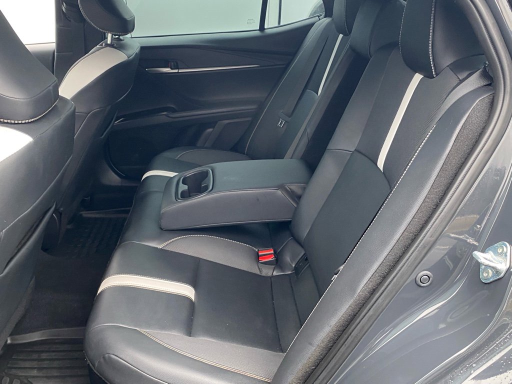 Used 2025 Toyota Camry SE image 6