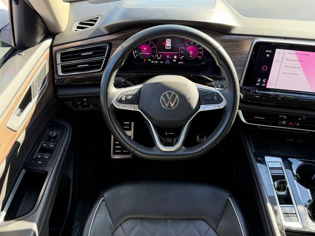 Used 2025 Volkswagen Atlas SEL Premium R-Line image 11