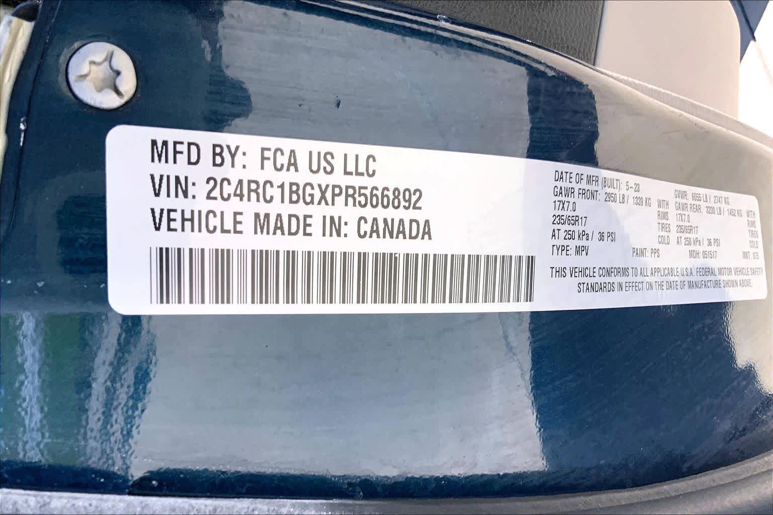 Used 2023 Chrysler Pacifica Touring-L FWD image 33