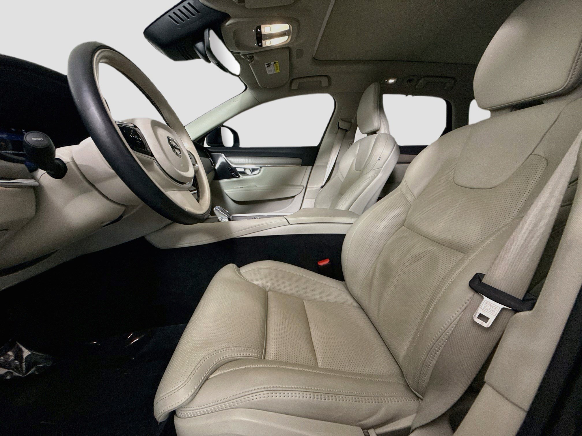 Used 2025 Volvo V90 B6 Cross Country Ultra w/ Protection Package Premier AWD/4WD image 22