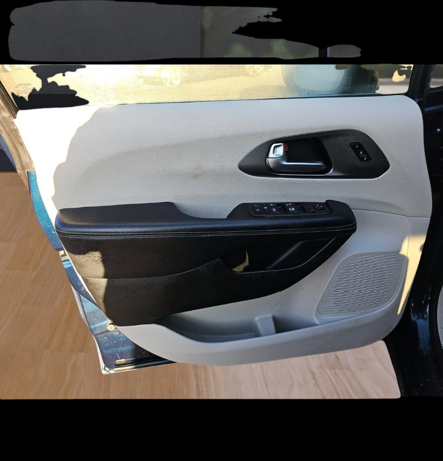 Used 2023 Chrysler Pacifica Touring-L image 14