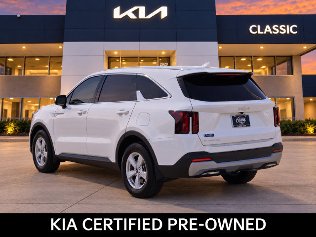 Certified 2025 Kia Sorento LX FWD image 4