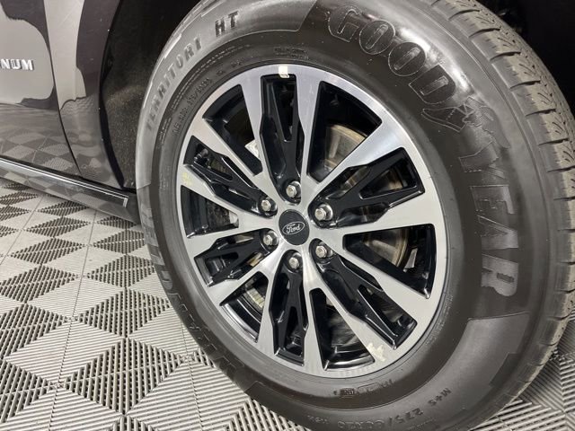 Used 2025 Ford Expedition Platinum image 15