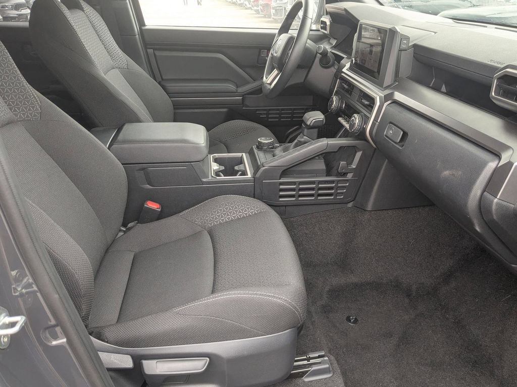 Used 2025 Toyota 4Runner SR5 AWD/4WD image 27