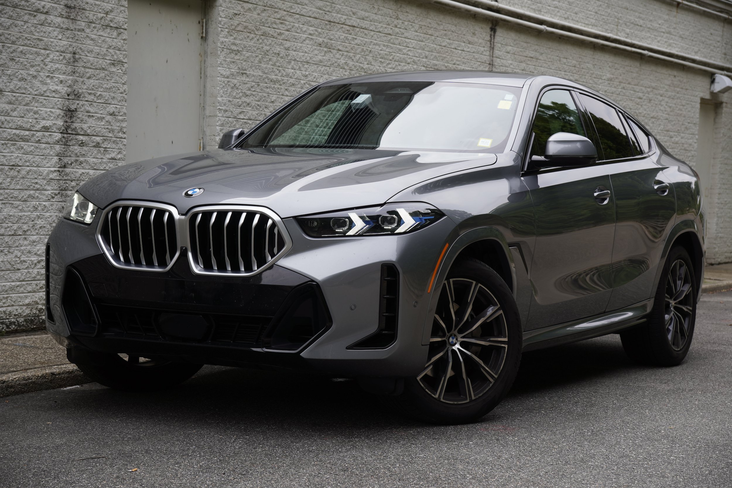 Used 2026 BMW X6 xDrive40i AWD/4WD image 2