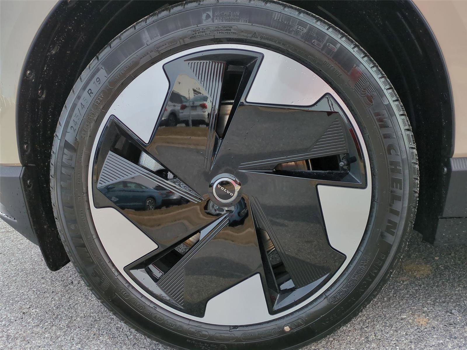 New 2026 Volvo EX30 Plus w/ Protection Package image 23