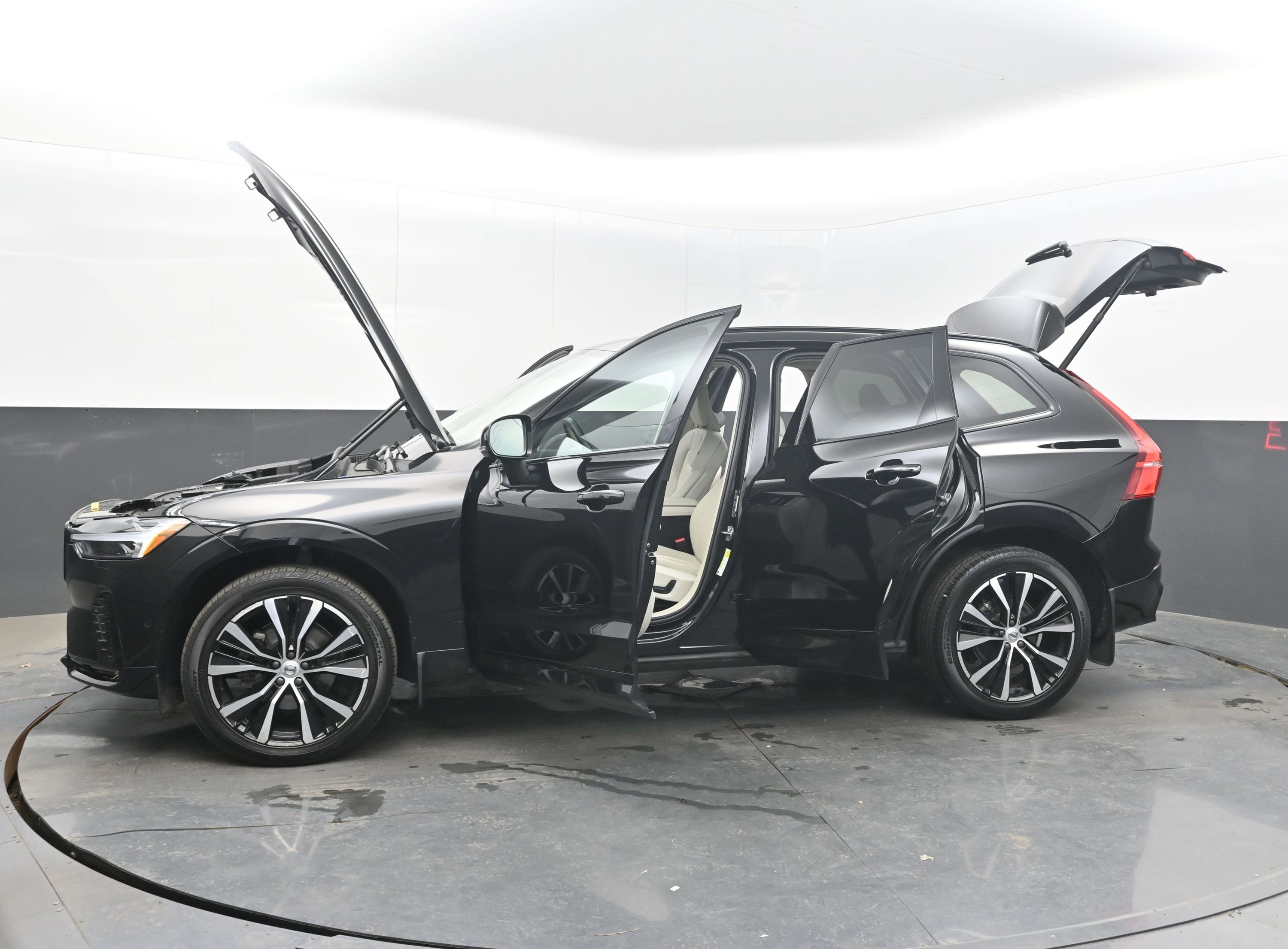 Used 2023 Volvo XC60 B5 Plus w/ Climate Package image 40