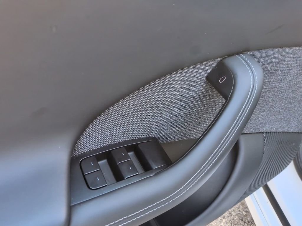 Used 2023 Tesla Model S image 23
