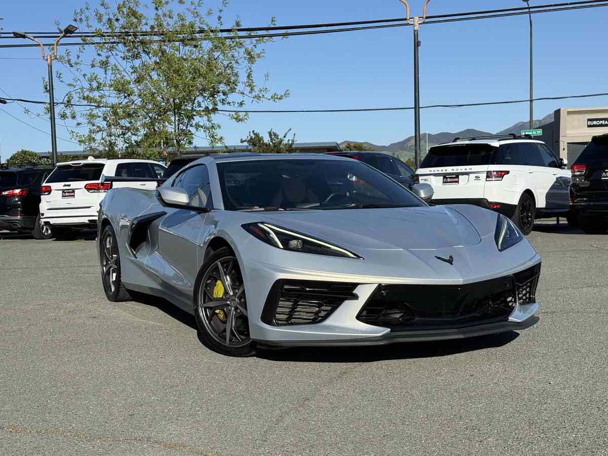 Used 2022 Chevrolet Corvette Stingray Premium Cpe w/ Z51 Performance Package RWD image 1