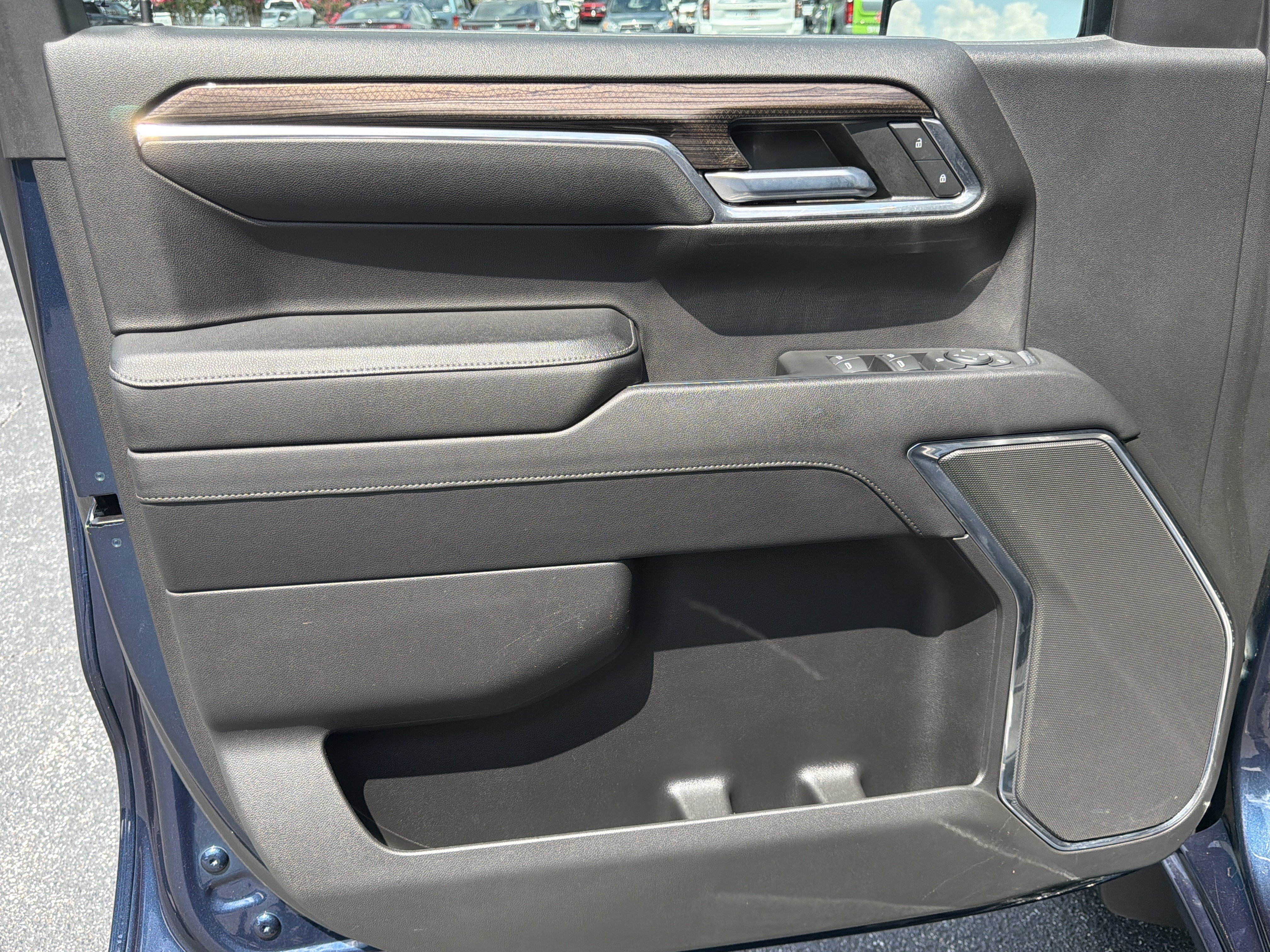 Used 2023 Chevrolet Silverado 1500 LT AWD/4WD image 10