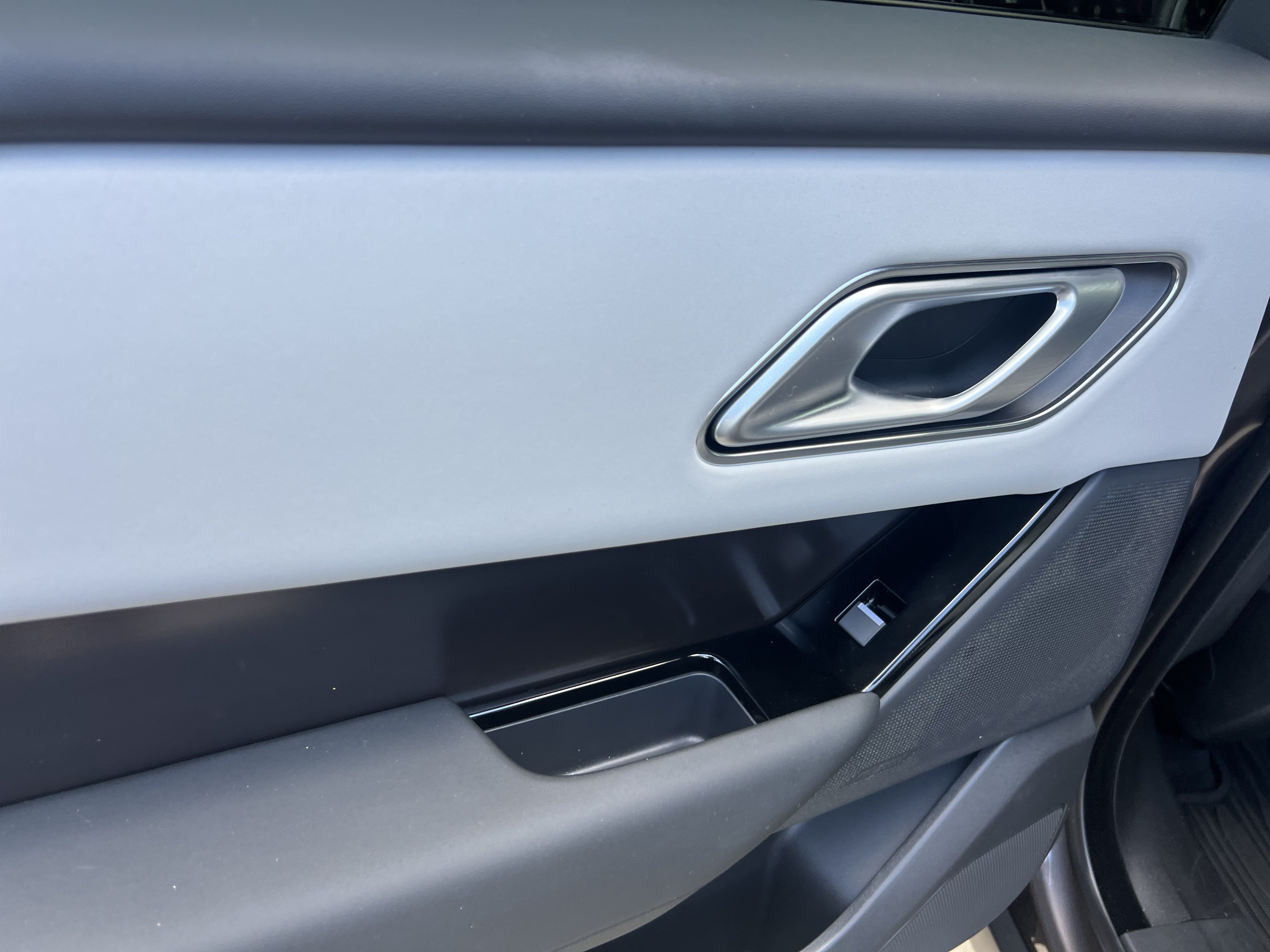 Certified 2026 Land Rover Range Rover Velar Dynamic SE AWD/4WD image 30