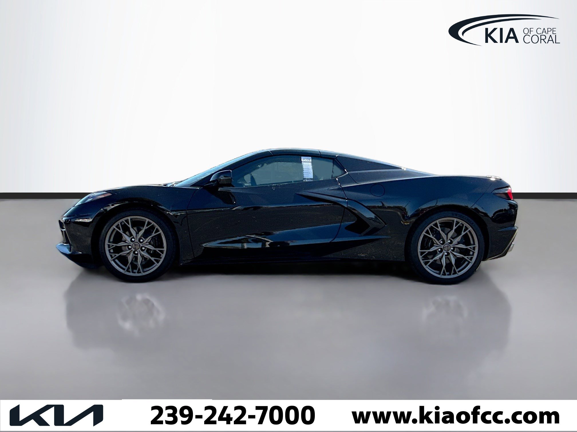Used 2025 Chevrolet Corvette Stingray Preferred Conv w/ 2LT image 2