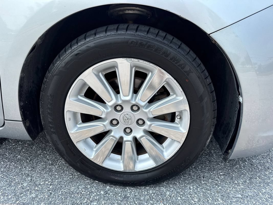 Used 2014 Toyota Sienna XLE AWD/4WD image 33