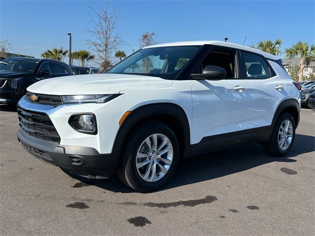 Used 2023 Chevrolet TrailBlazer LS image 2