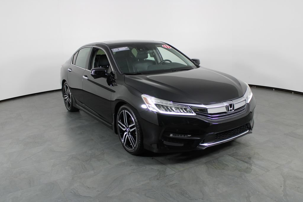 Used 2017 Honda Accord Touring image 5
